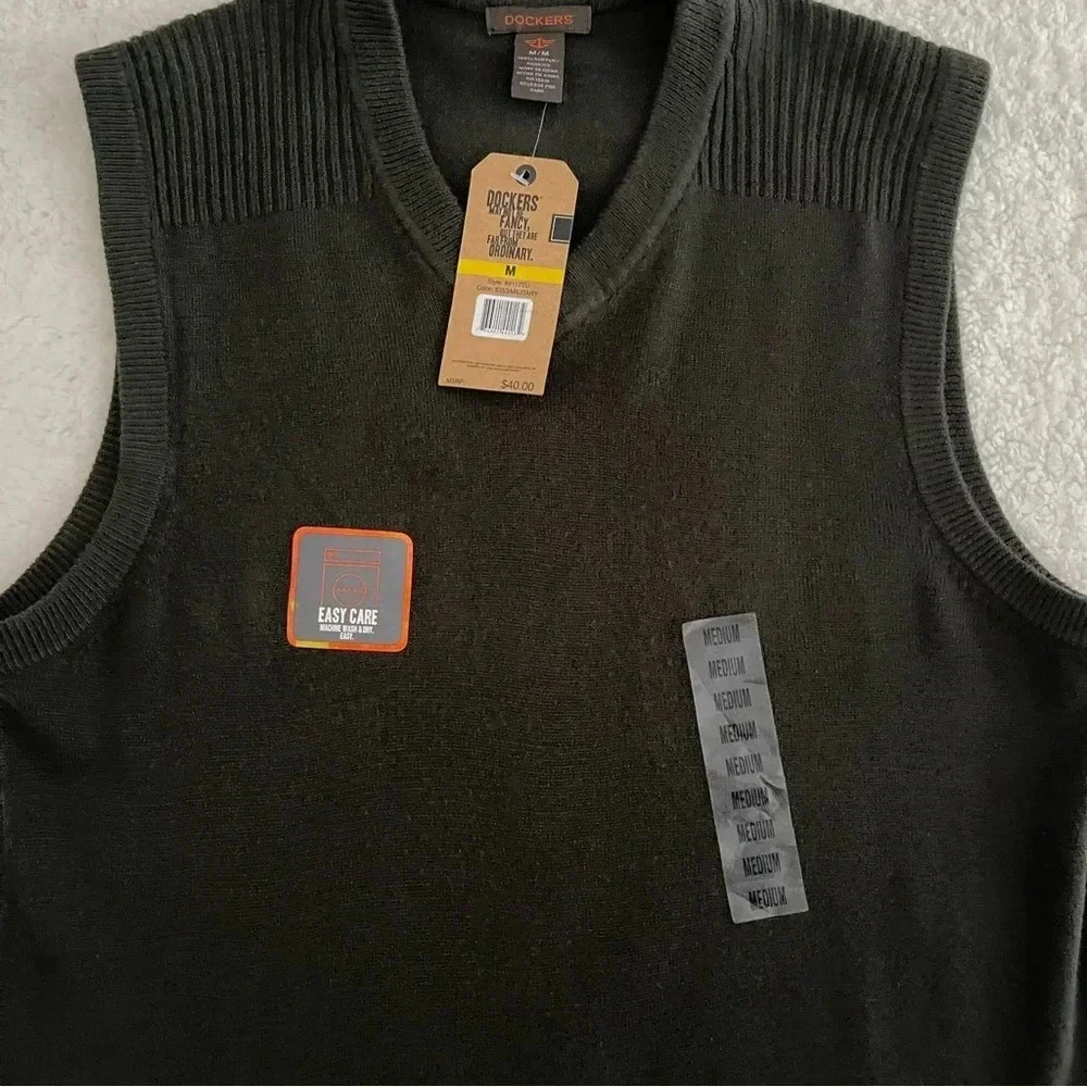 NWT Dockers Men's Medium Sweater Vest Dark Green Ribbed Shoulders Easy Care